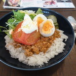 カフェコマチ - ピリ辛ココナッツひき肉のエスニックごはんプレート