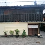 にくの匠 三芳 - 開店直後の店の外観