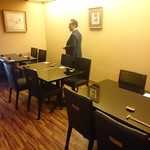 にくの匠 三芳 - 店内　テーブル席