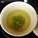 にくの匠 三芳 - 先付け　ウスイエンドウとおにくのお出汁