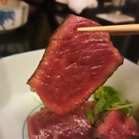 にくの匠 三芳 - 向付　神戸牛　イチボの炭火焼きたたき　リフト