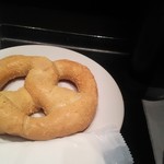 熱々のクリームチーズが練りこまれたプレッツェル