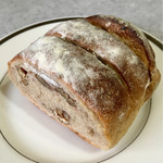 ブーランジェリー ミヤナガ - メティユ ペカン 1/3 ¥220+税