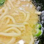 壱角家 越谷店 - やはりクリーミーなスープ。