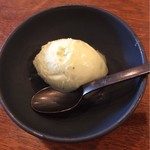 ペコリ - バジルとパルメザンチーズのアイス