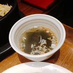 焼肉 鶯谷園 - ビビンバのスープ