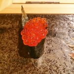 すし 堺 - イクラ。