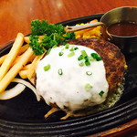 ロイヤルホスト - 2017/7/16 ディナーで利用。黒×黒ハンバーグ250g ガーリッククリームソース(1,436円)