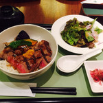 ロイヤルホスト - 2017/7/16 ディナーで利用。ロイヤルアンガスサーロインステーキ丼(1,814円)