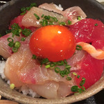 めしの助 - 朝の少し小さめ海鮮丼のアップ