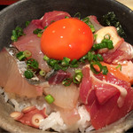 めしの助 - 朝の少し小さめ海鮮丼のアップ