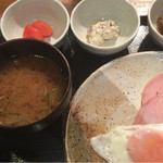 めしの助 - おまかせ朝定食(小鉢は、貝柱入りポテトサラダ・明太子・自家製ツナマヨ・鯖と玉ねぎのうま煮)