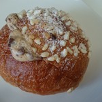 たま木亭 - 砕いたチョコとクルミにまろやかホワイトチョコクリーム、ホワイトチョコとクルミの生クリーム仕立て259円