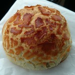 たま木亭 - カリカリ香ばしいダッチ風の外皮、洋風あんぱん216円