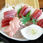 金寿司 地魚定 - 赤身から大トロまで。ボリュームがありました。