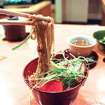 日本料理 たかむら - 坦々麺。麺は、タカムラ麺というオリジナルです。麺は、ぎばさという秋田県で取れた海藻を使っています。見た目はそばに似ていますが、蕎麦粉を使っていないので、蕎麦でもない。