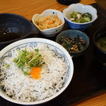 分油屋 - 佐田岬の釜揚げシラス丼