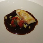 レ セゾン - オレンジ風味のコック貝とバターソースで光沢を出したフランス産平目 京人参とジュボワーズソースを添えて