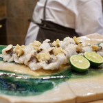 初音鮨 - 鱧と鱧子の湯霜 三島