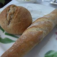 モナリザ 丸の内店 - フルーツの天然酵母を使ったフランスパン、ライ麦のパン