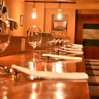 広々としたカウンター席がオススメ