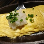 大衆居酒屋 どう銅 - どう銅の鉄板だし巻きたまご 480円