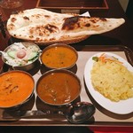 スパイスダイナー - 3種類カリー イエローライス・ナン @1,000円
イエローライス・ナンはお替りOK。サービスのお水がシナモン風味なのも嬉しいポイント。