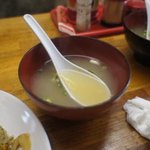 餃子兄弟 - 焼きめしと定食にセットのスープ