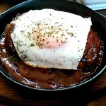 食堂ニューミサ - ハンバーグ＋目玉焼き