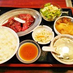 Hachifuku - ロース定食1350円。