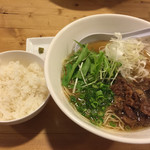 牛骨ラーメンとライス