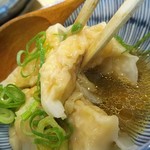 肉汁餃子と190円レモンサワー 難波のしんちゃん - 