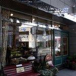 グロヴナーカフェ - お店の概観です。落ち着いた雰囲気のお店ですよ。