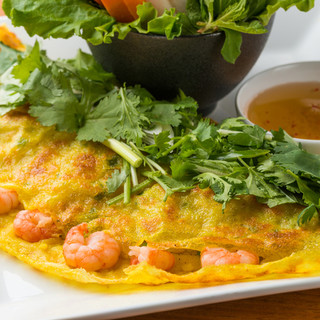 Crispy on the outside! Soft inside! Vietnamese-style Okonomiyaki “Banh Xeo”