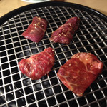 Yakiniku Baru Sansuien - ハラミとカルビ