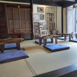 Ginsui - 店内（テーブル席と座敷があります）
