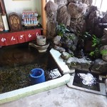 Ginsui - 店内にも湧水が。