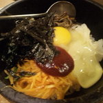 あかり - 〆はやっぱりご飯？これも定番『ビビンバ』混ぜるのが惜しくなるくらい上品