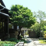 竹山 - 左手は和食の源氏山。竹山は右手手前