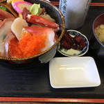 寿司吉 - 海鮮丼 1,100円 (2017年7月)