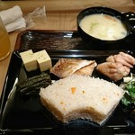 志る幸 - 利休弁当、お味噌汁を鱧に変更