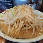 麺屋 のスたOSAKA - 隠れている麺の量が多い