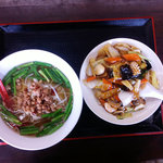 台湾料理 四季紅 - ランチセット台湾ラーメン+中華飯 680円
