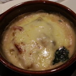 酒肴 あうん - あさりベーコンほうれん草グラタン（600円）