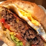 CENTER4 HAMBURGERS - クアトロバーガーの断面