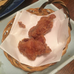 鼎 - 鶏のから揚げ。写真撮る前に誰かが二個食べた