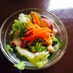 キーマカレーとチャイ なるせ堂 - 今日は、サツマイモとすぐりの入ったサラダ！