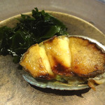 鉄板焼 花 - 活あわびの鉄板焼。