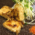 鉄板焼 花 - まぐろの中トロガーリックステーキ。