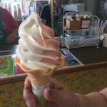 信州フルーツランド - さくらんぼ&生乳ミックスソフトクリーム
